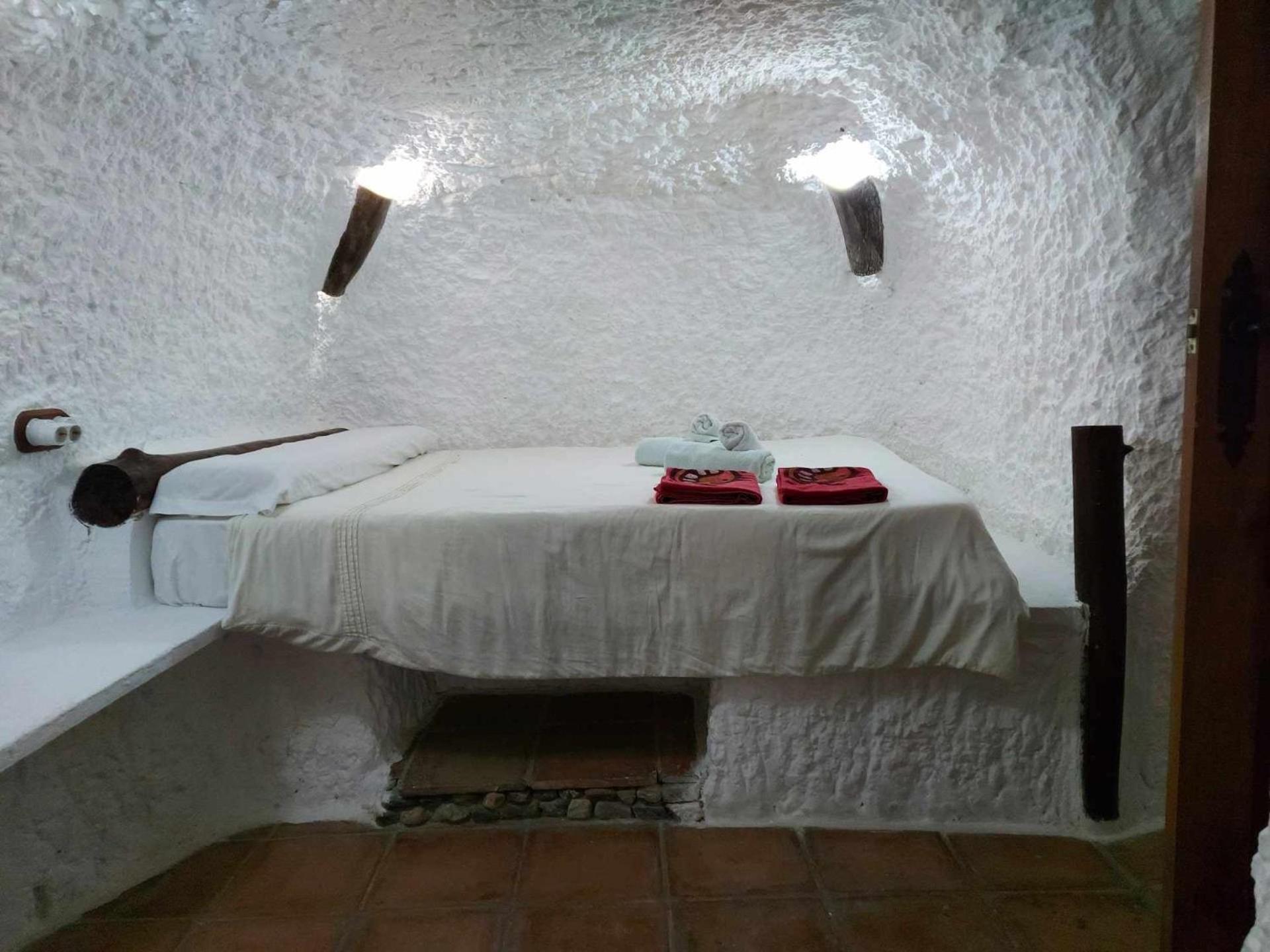 Cueva El Guindas Baza Bilik gambar